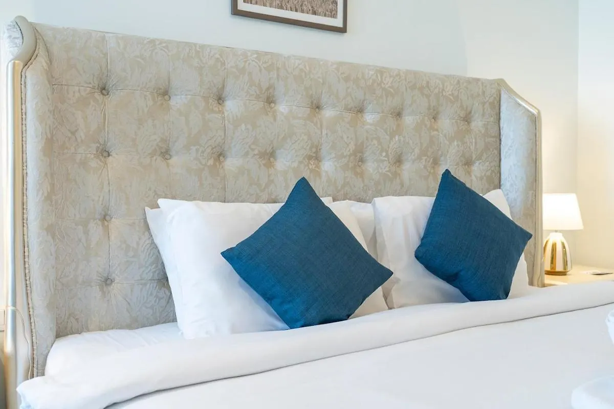 Prestigious 2-Bedroom Apartment With Easy City Access In Business Bay 迪拜